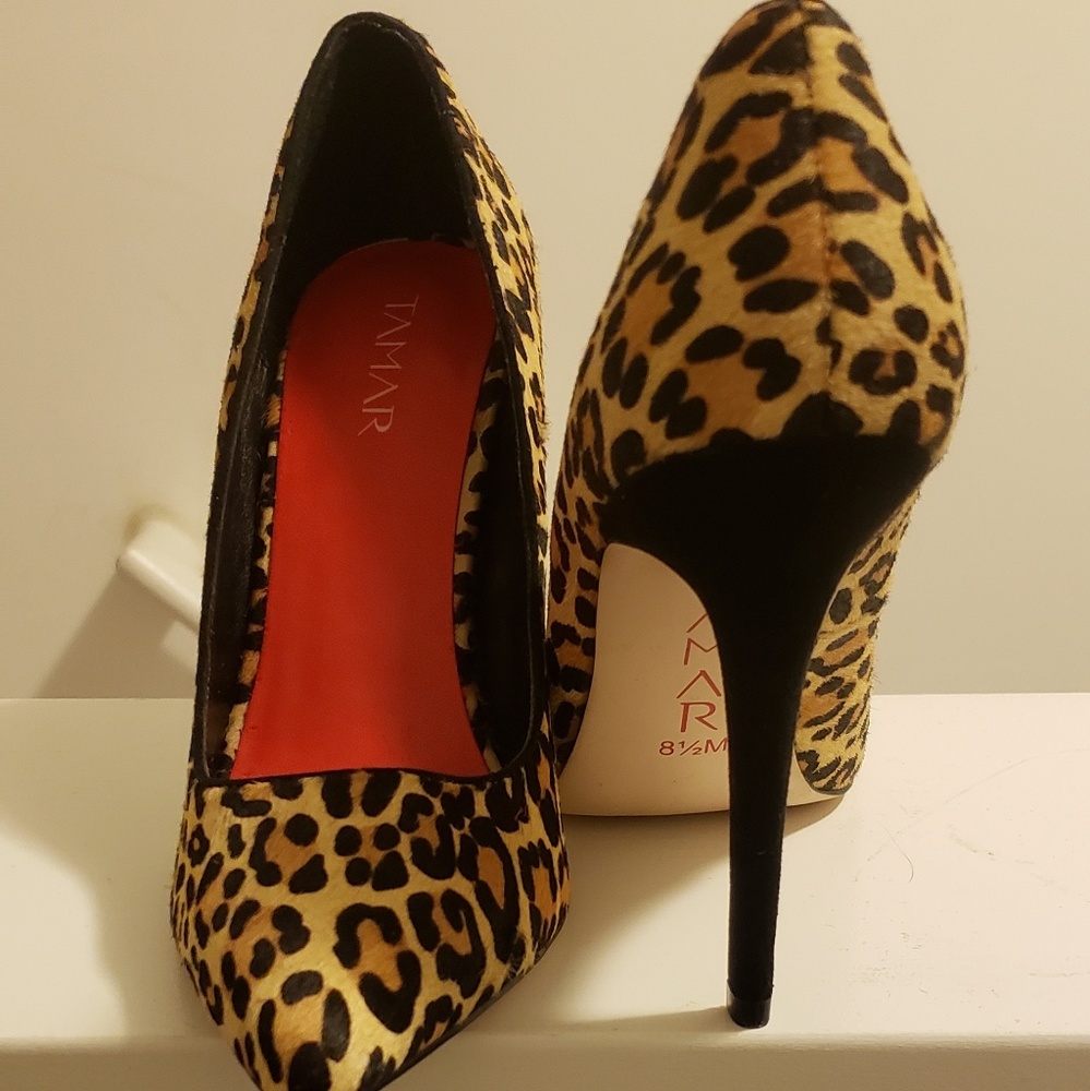 Leopard print pumps
